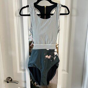 596 Albion One Piece Tie Back Swimsuit Size Large Color Grey White